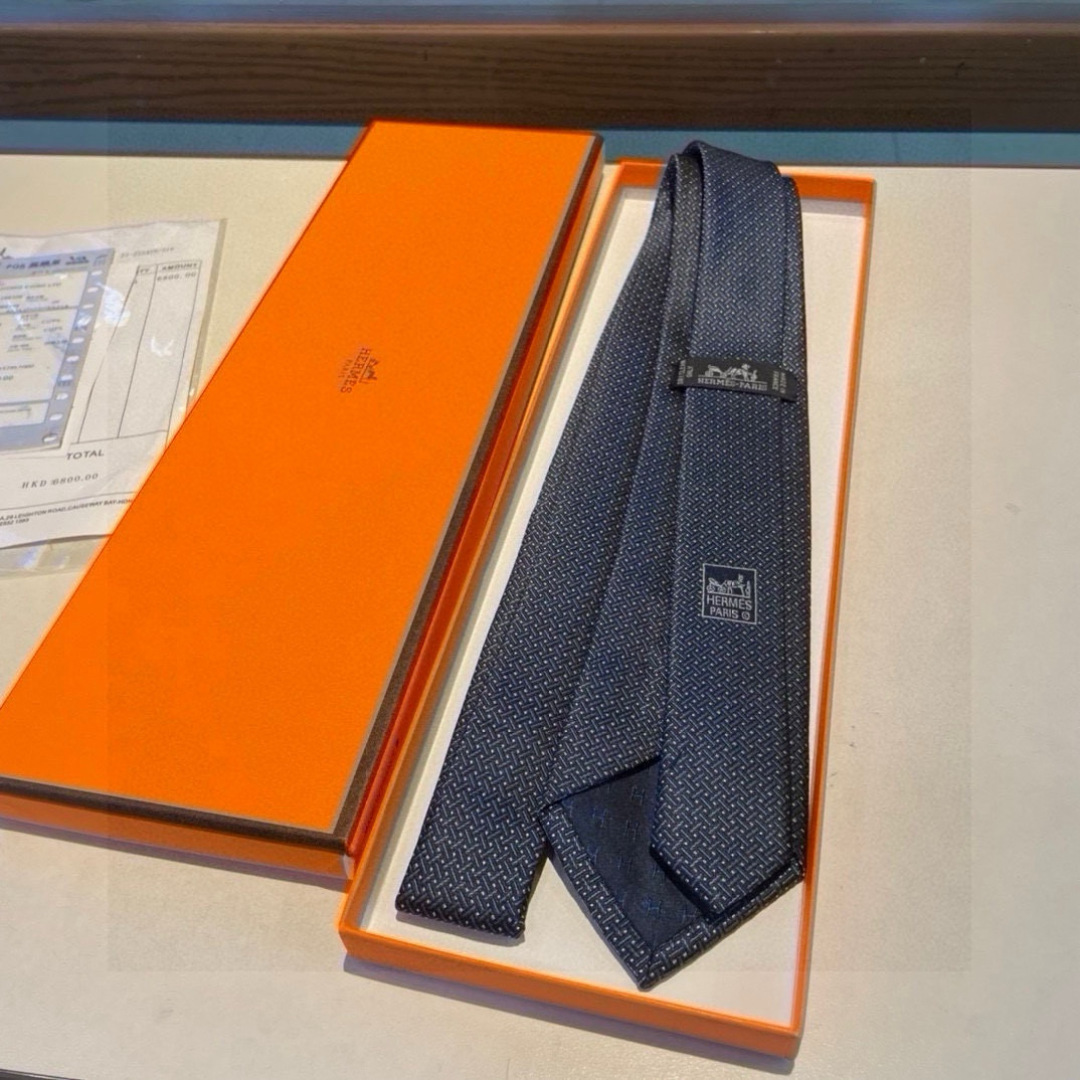 特价 爱马仕H字母男士新款领带系列👔👔，让男士可以充分展示自己个性。100%顶级斜纹真丝手工定制‼