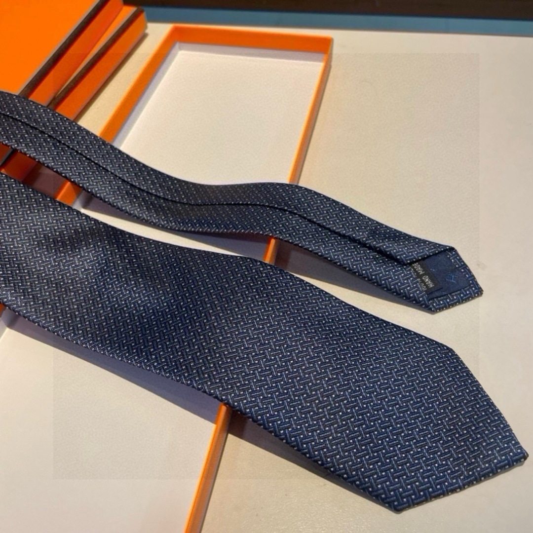 特价 爱马仕H字母男士新款领带系列👔👔，让男士可以充分展示自己个性。100%顶级斜纹真丝手工定制‼