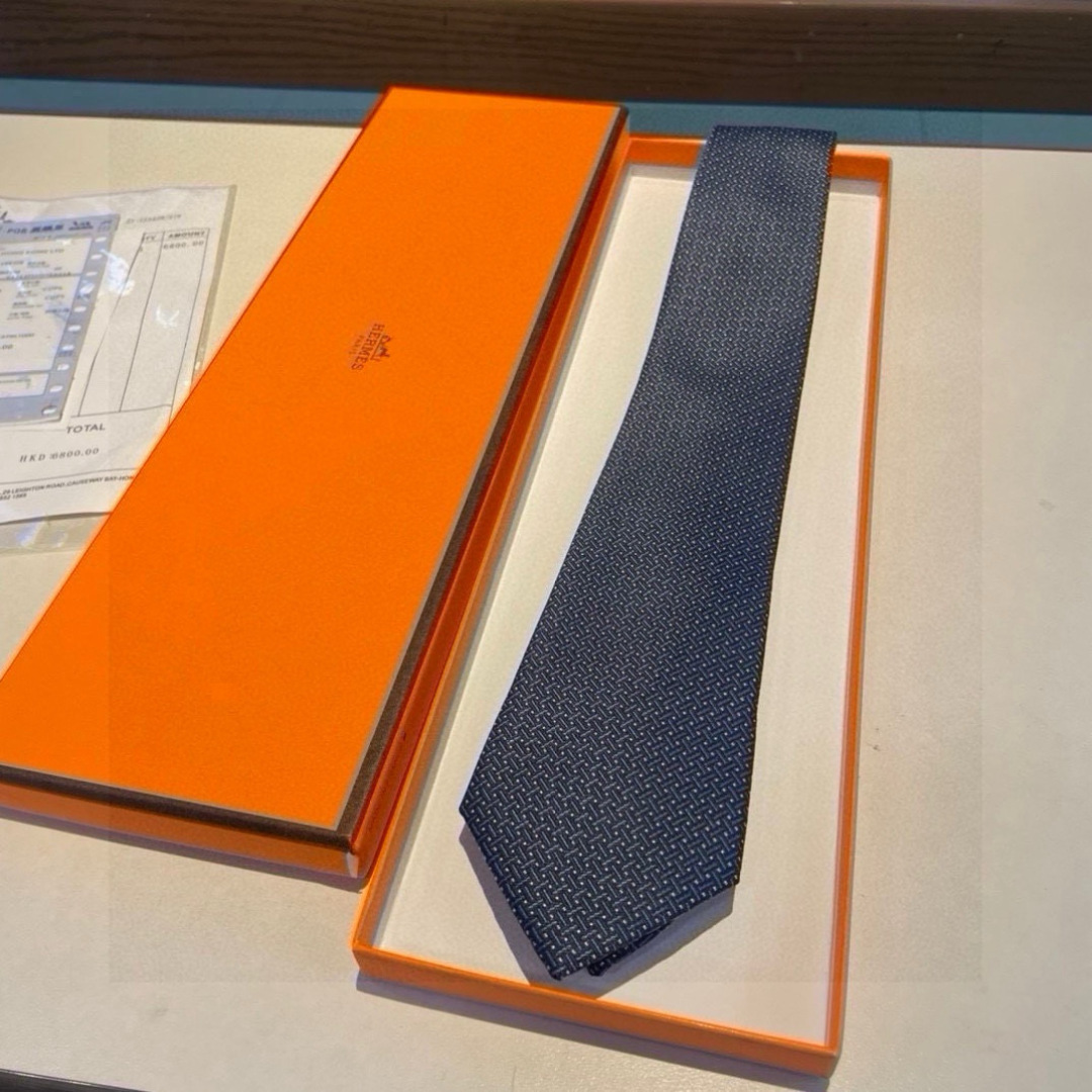 特价 爱马仕H字母男士新款领带系列👔👔，让男士可以充分展示自己个性。100%顶级斜纹真丝手工定制‼