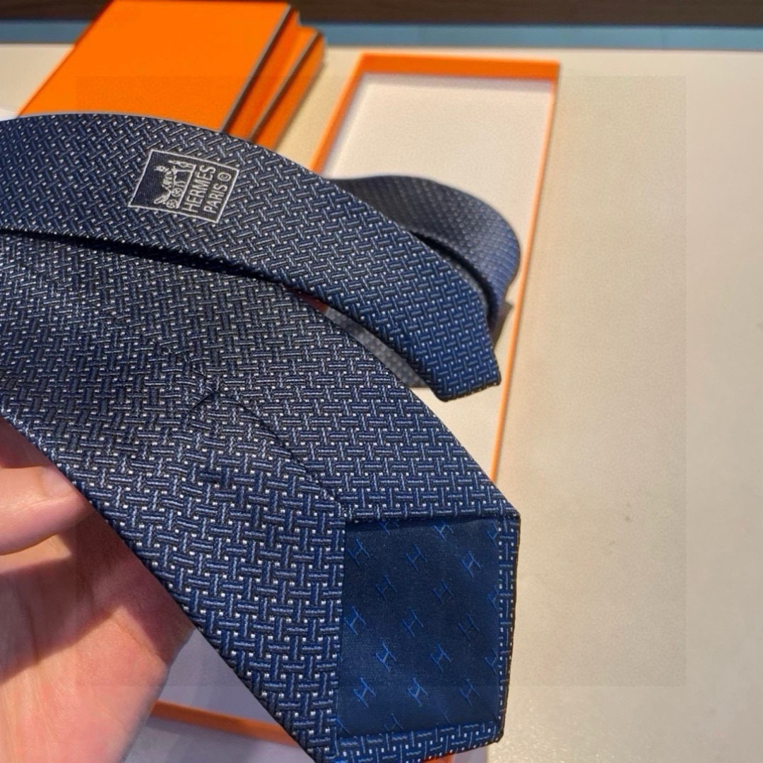 特价 爱马仕H字母男士新款领带系列👔👔，让男士可以充分展示自己个性。100%顶级斜纹真丝手工定制‼