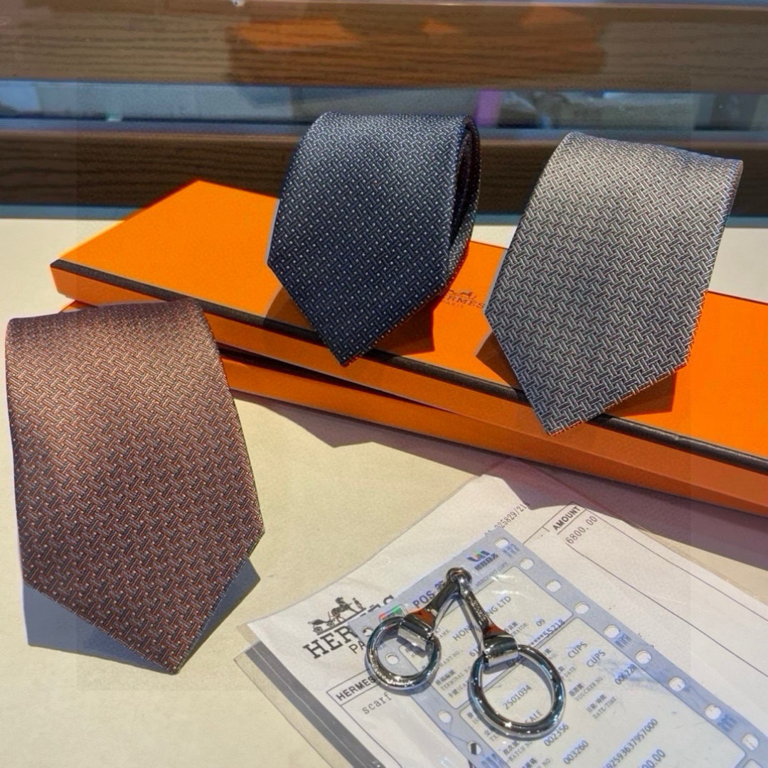 特价 爱马仕H字母男士新款领带系列👔👔，让男士可以充分展示自己个性。100%顶级斜纹真丝手工定制‼