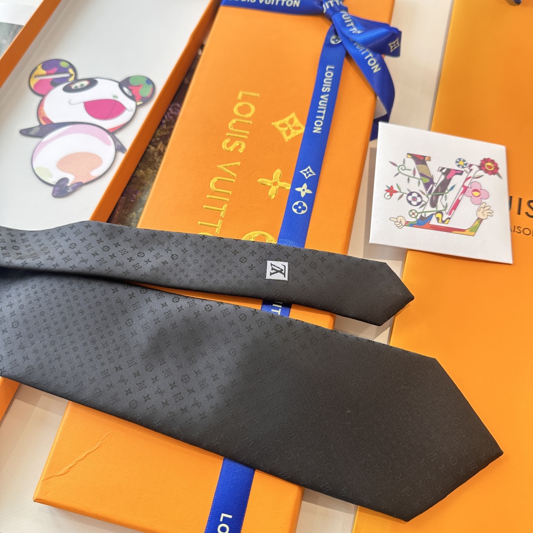 特价👏👏专柜同歩👔👔精致的小Logo暗纹提花，低调奢华大气的配色，这款领带将Lv标志性的Damier图案