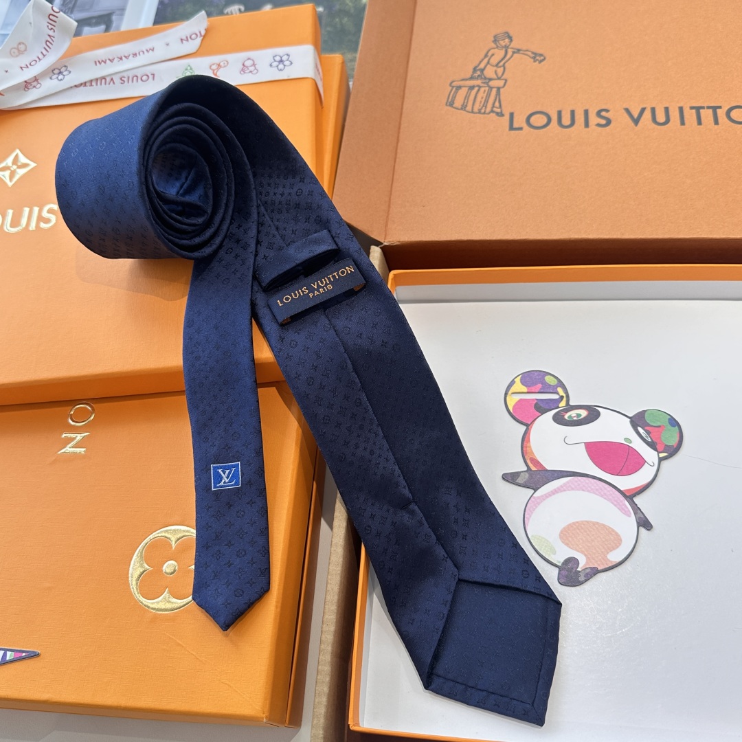 特价👏👏专柜同歩👔👔精致的小Logo暗纹提花，低调奢华大气的配色，这款领带将Lv标志性的Damier图案