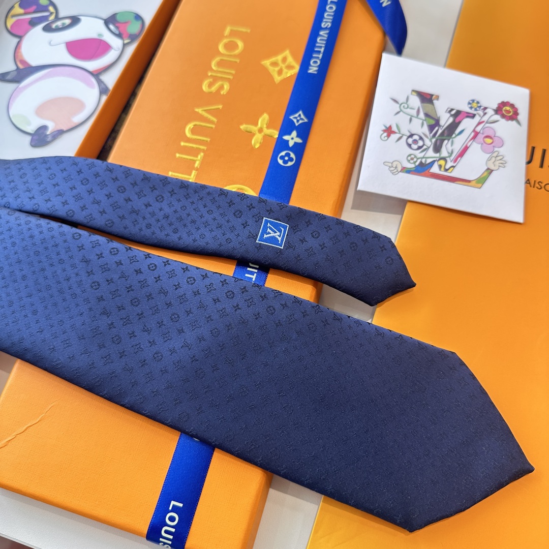 特价👏👏专柜同歩👔👔精致的小Logo暗纹提花，低调奢华大气的配色，这款领带将Lv标志性的Damier图案
