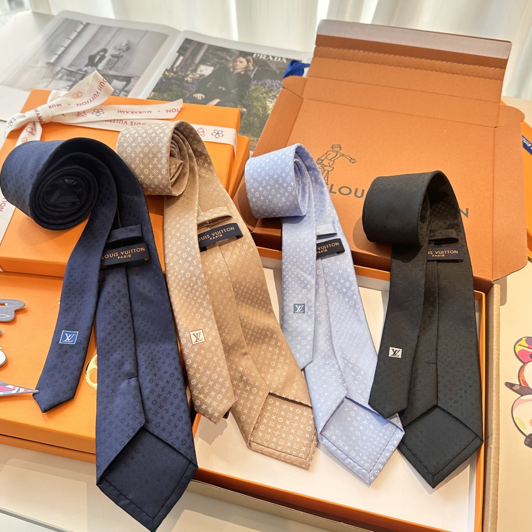 特价👏👏专柜同歩👔👔精致的小Logo暗纹提花，低调奢华大气的配色，这款领带将Lv标志性的Damier图案