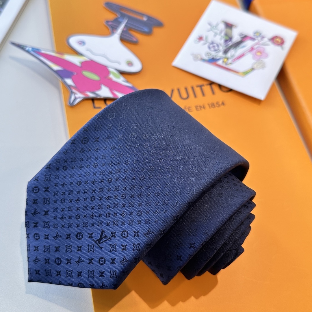 特价👏👏专柜同歩👔👔精致的小Logo暗纹提花，低调奢华大气的配色，这款领带将Lv标志性的Damier图案