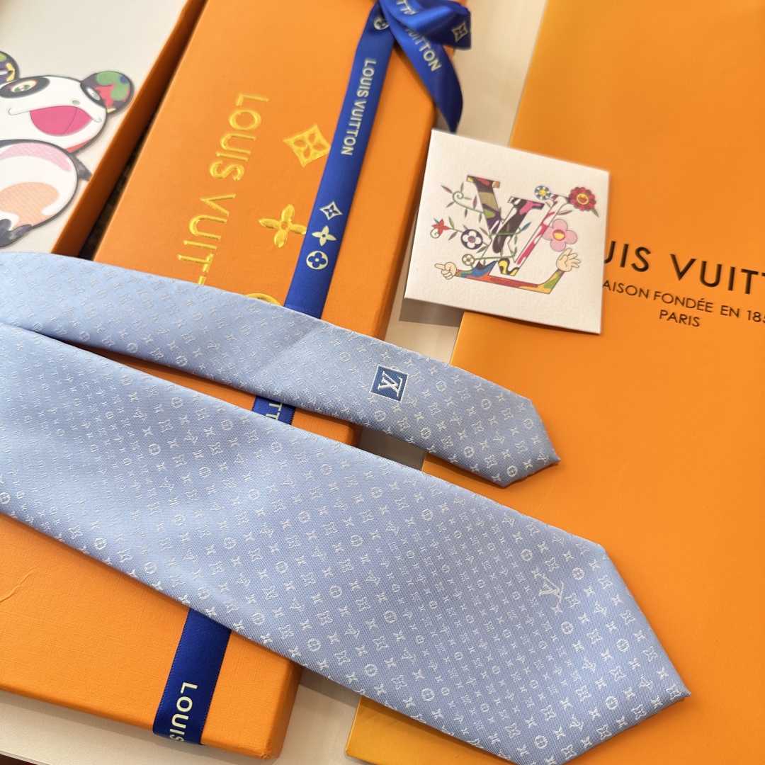 特价👏👏专柜同歩👔👔精致的小Logo暗纹提花，低调奢华大气的配色，这款领带将Lv标志性的Damier图案