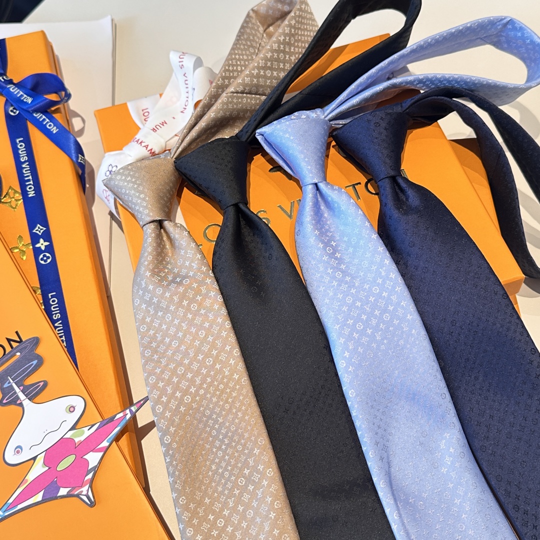 特价👏👏专柜同歩👔👔精致的小Logo暗纹提花，低调奢华大气的配色，这款领带将Lv标志性的Damier图案