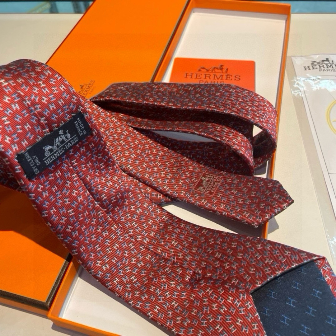 特价爱马仕男士新款领带系列👔👔，让男士可以充分展示自己个性。100%顶级斜纹真丝手工定制‼