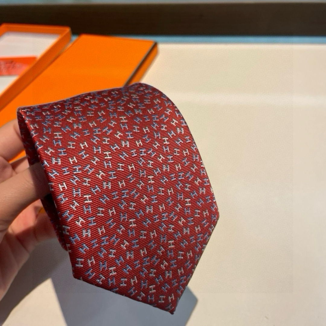 特价爱马仕男士新款领带系列👔👔，让男士可以充分展示自己个性。100%顶级斜纹真丝手工定制‼