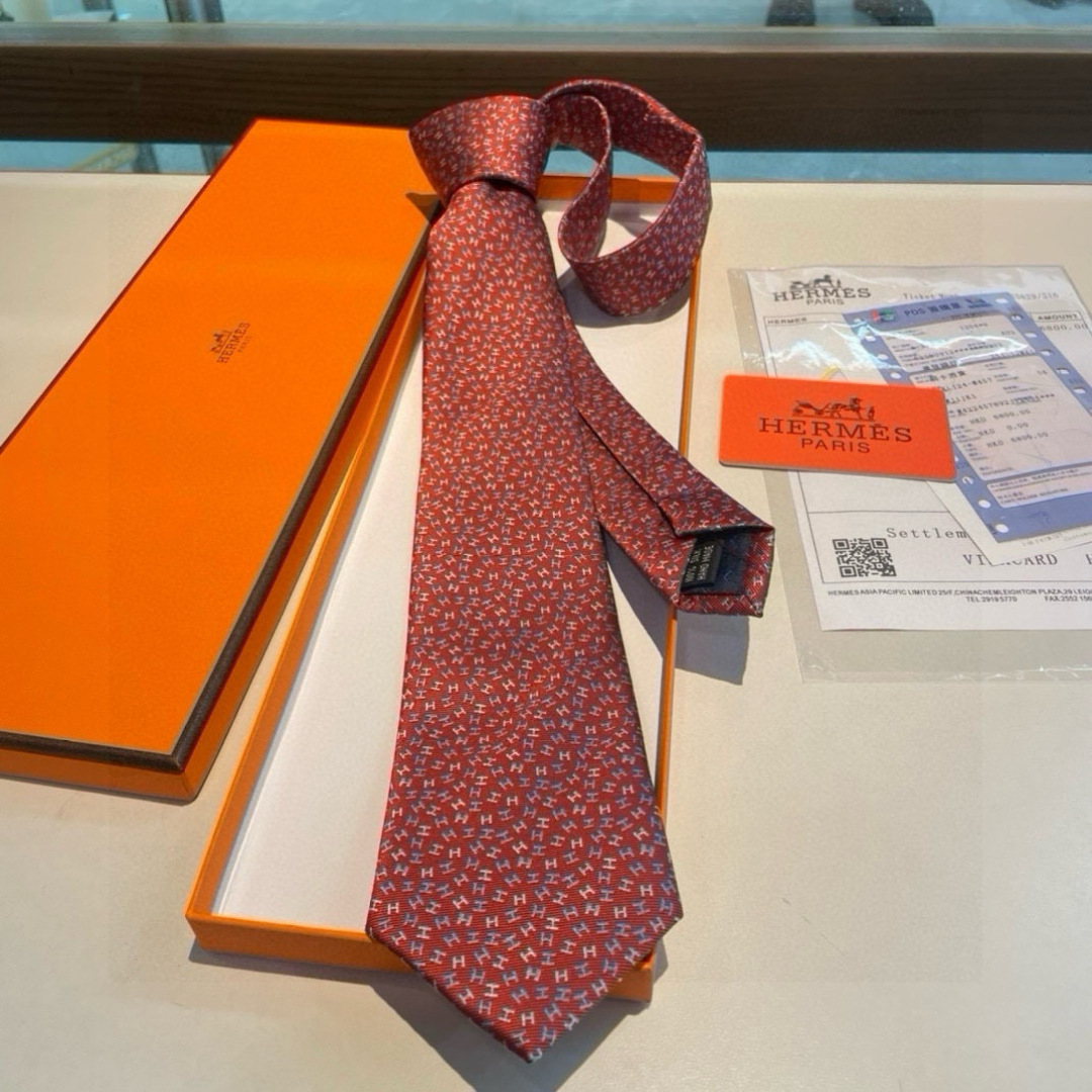 特价爱马仕男士新款领带系列👔👔，让男士可以充分展示自己个性。100%顶级斜纹真丝手工定制‼