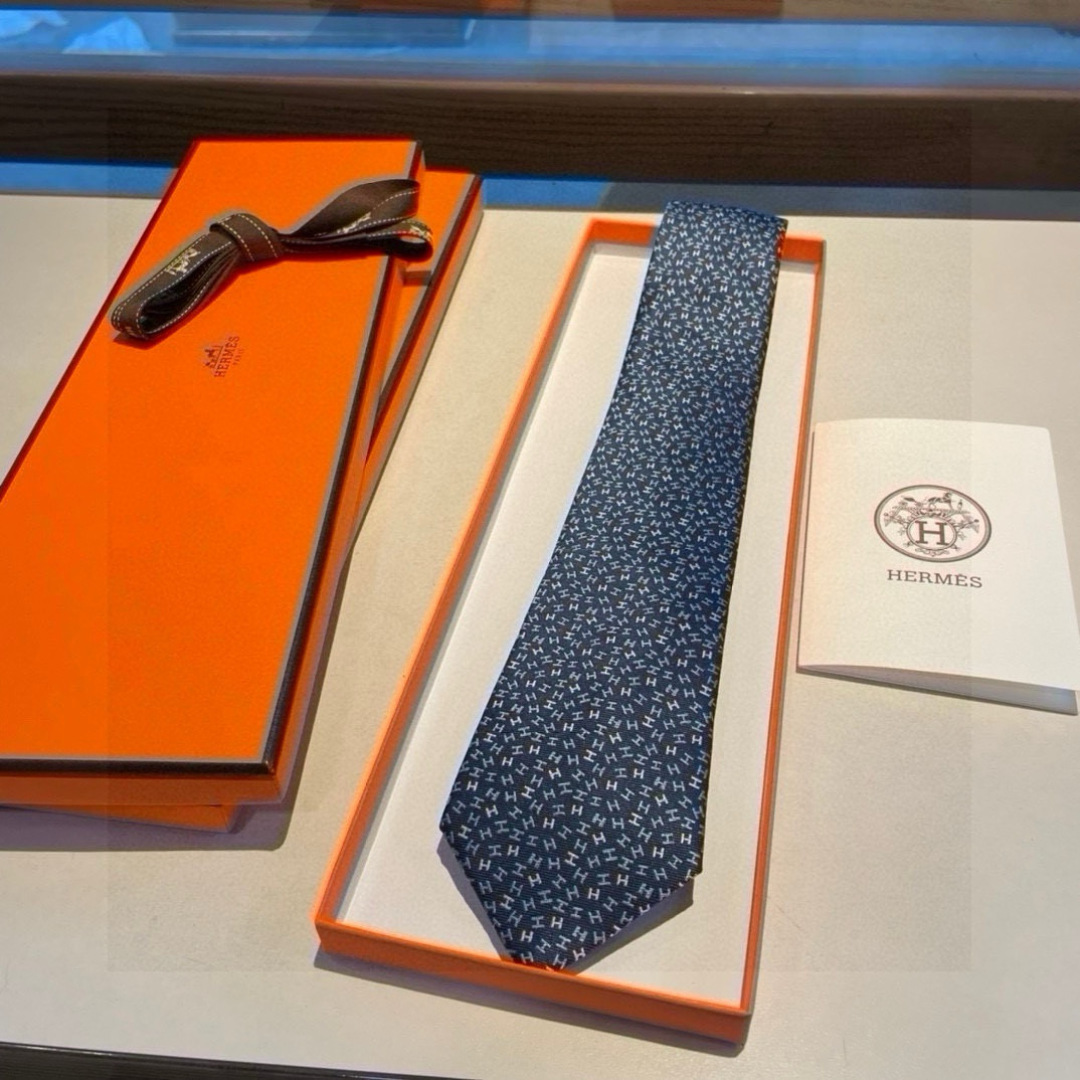 特价爱马仕男士新款领带系列👔👔，让男士可以充分展示自己个性。100%顶级斜纹真丝手工定制‼