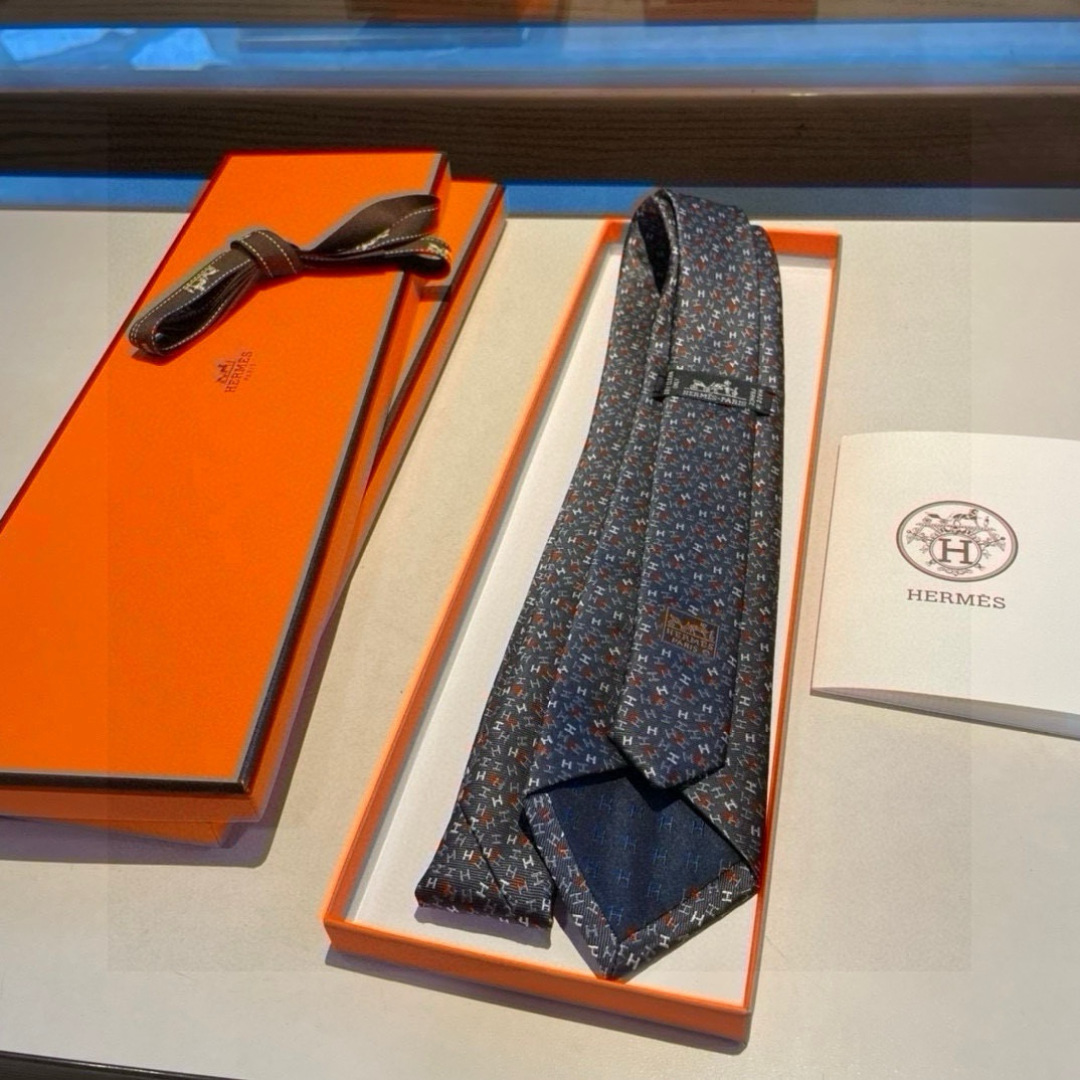 特价爱马仕男士新款领带系列👔👔，让男士可以充分展示自己个性。100%顶级斜纹真丝手工定制‼