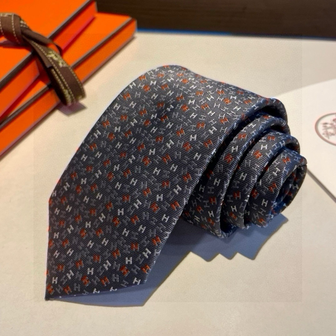 特价爱马仕男士新款领带系列👔👔，让男士可以充分展示自己个性。100%顶级斜纹真丝手工定制‼