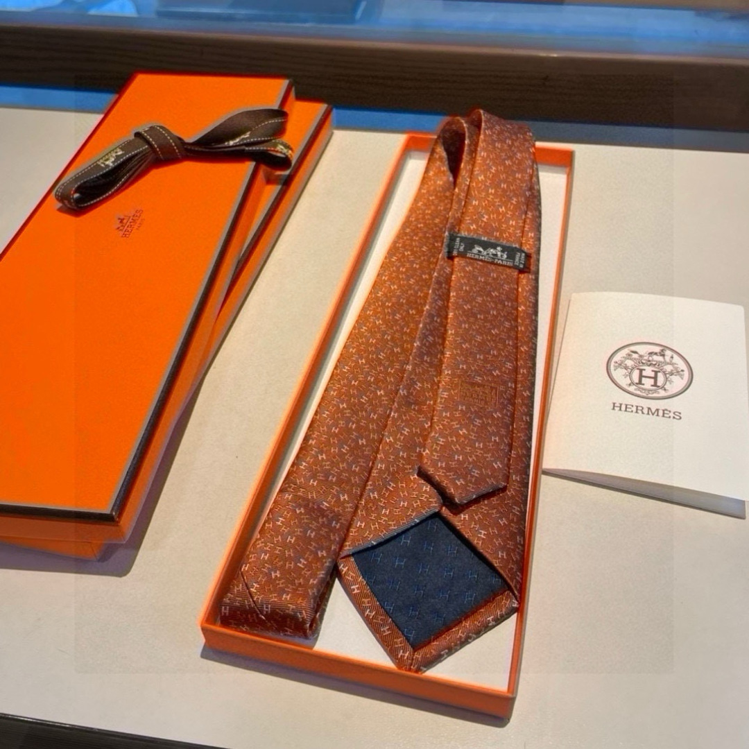 特价爱马仕男士新款领带系列👔👔，让男士可以充分展示自己个性。100%顶级斜纹真丝手工定制‼