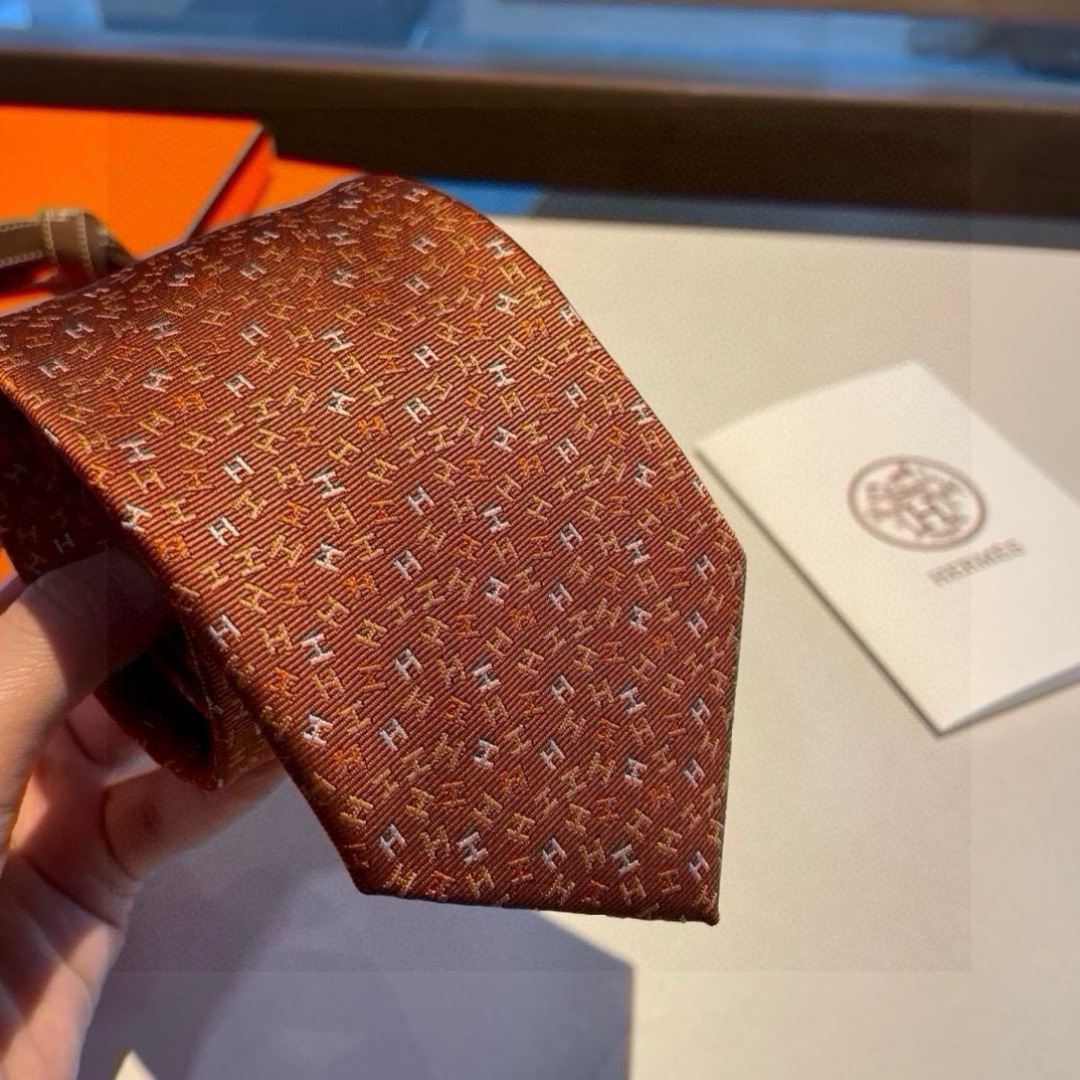 特价爱马仕男士新款领带系列👔👔，让男士可以充分展示自己个性。100%顶级斜纹真丝手工定制‼