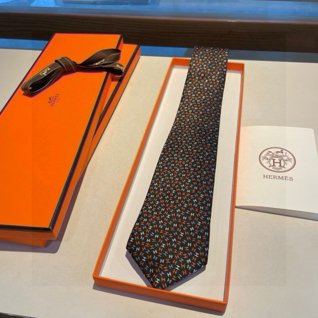 特价爱马仕男士新款领带系列👔👔，让男士可以充分展示自己个性。100%顶级斜纹真丝手工定制‼