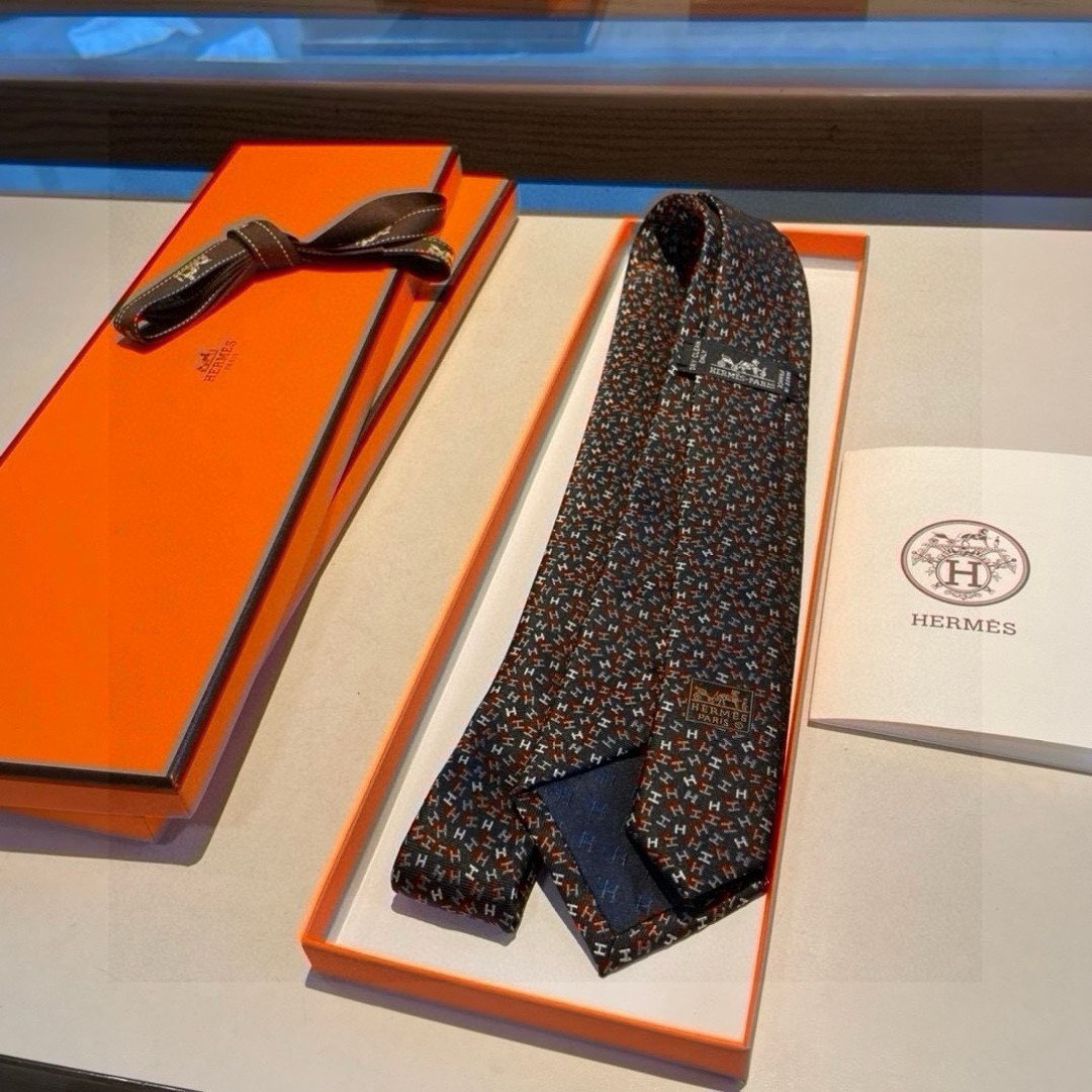 特价爱马仕男士新款领带系列👔👔，让男士可以充分展示自己个性。100%顶级斜纹真丝手工定制‼