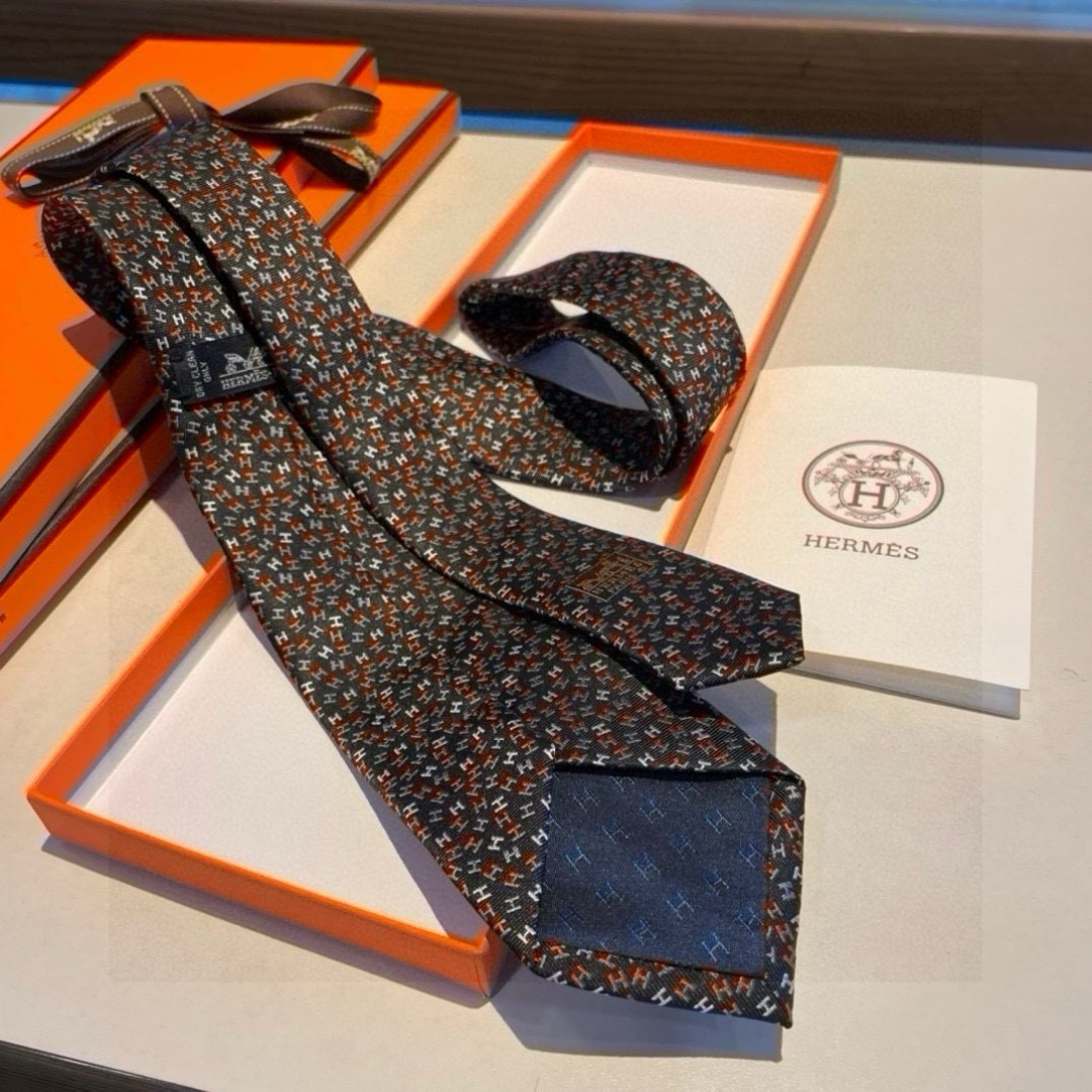 特价爱马仕男士新款领带系列👔👔，让男士可以充分展示自己个性。100%顶级斜纹真丝手工定制‼