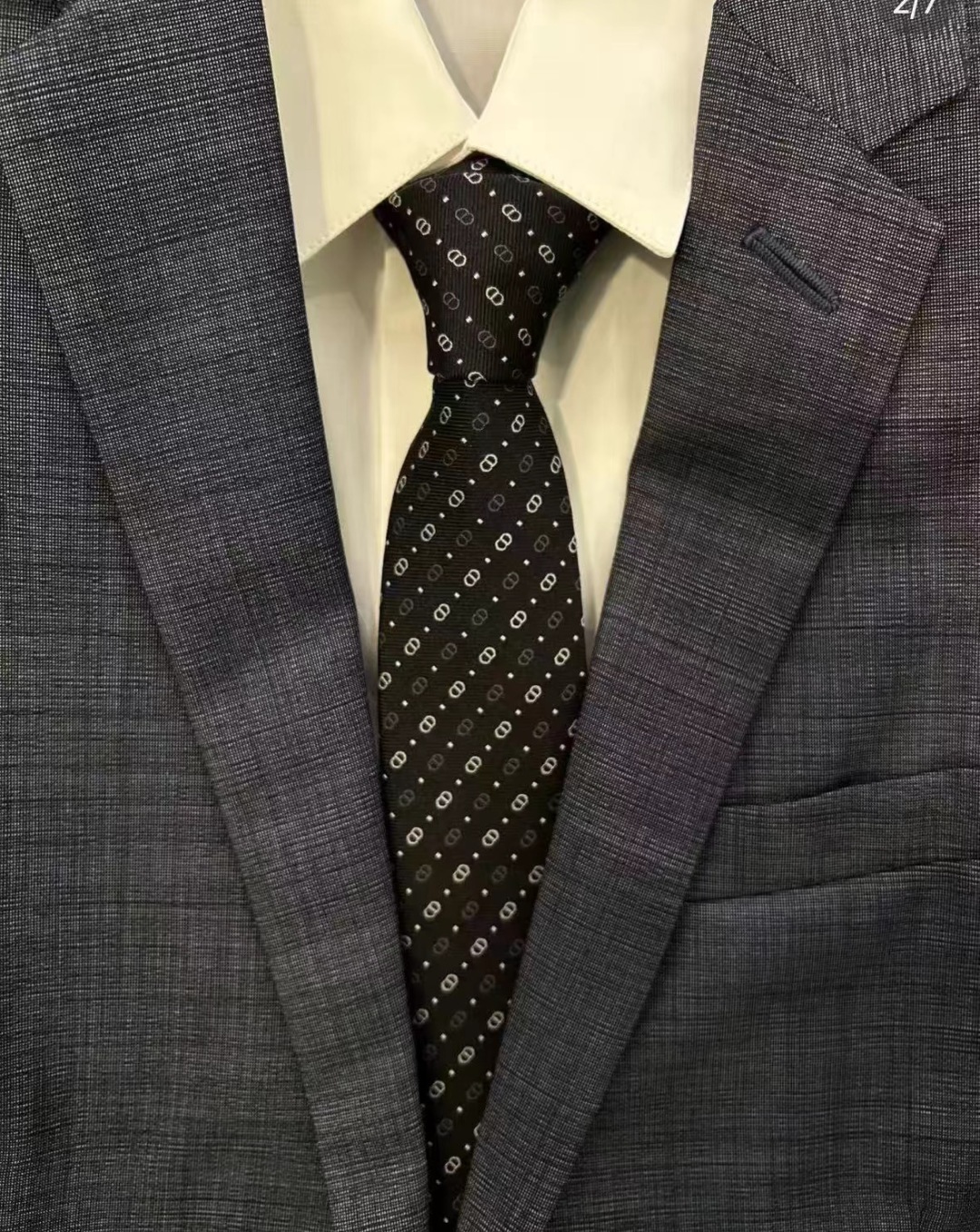 特价特 爆款到👏👏Do家新款领带  👔👔Dior男士【D家LOGO系列领带】，稀有😻😻展现精湛手工与时尚