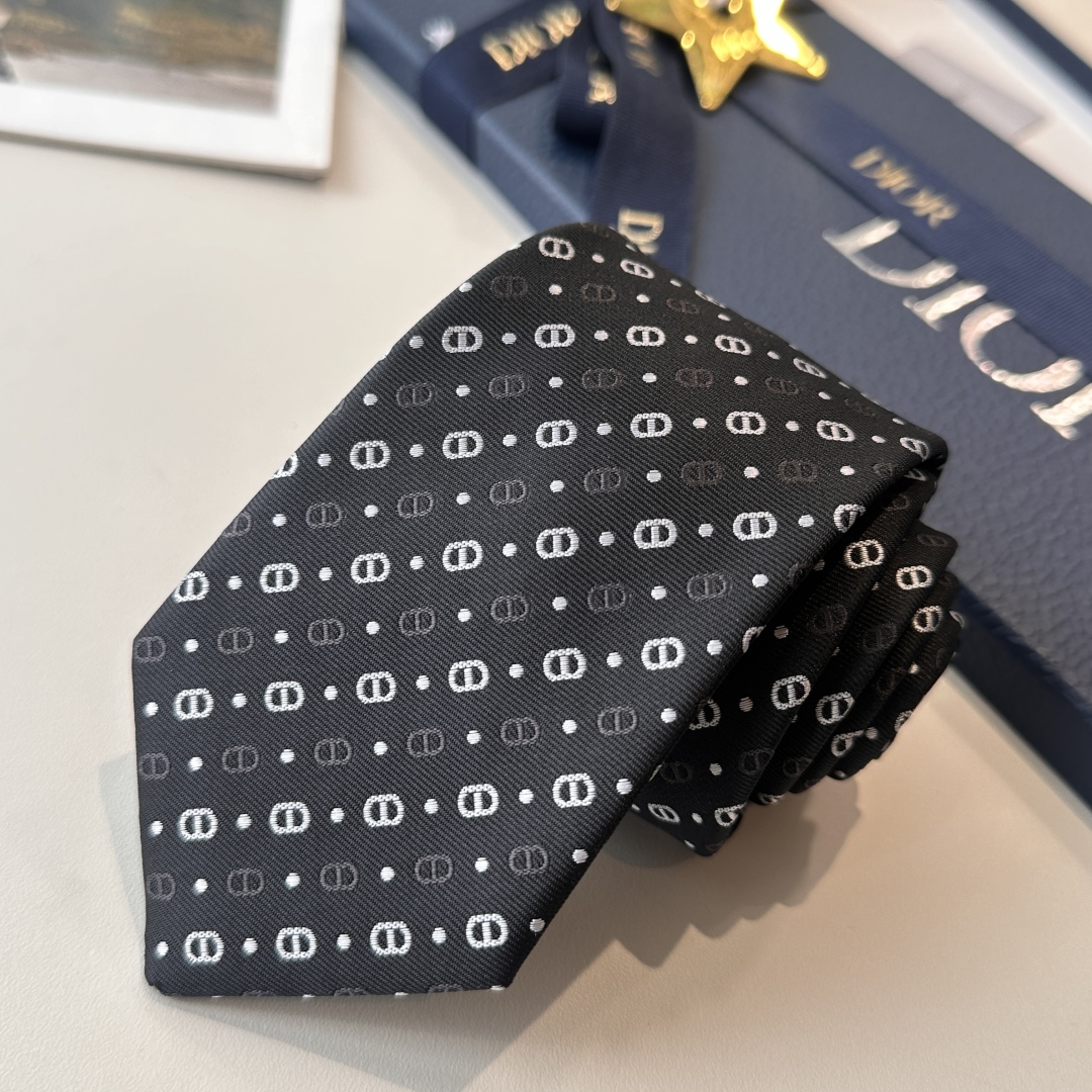 特价特 爆款到👏👏Do家新款领带  👔👔Dior男士【D家LOGO系列领带】，稀有😻😻展现精湛手工与时尚