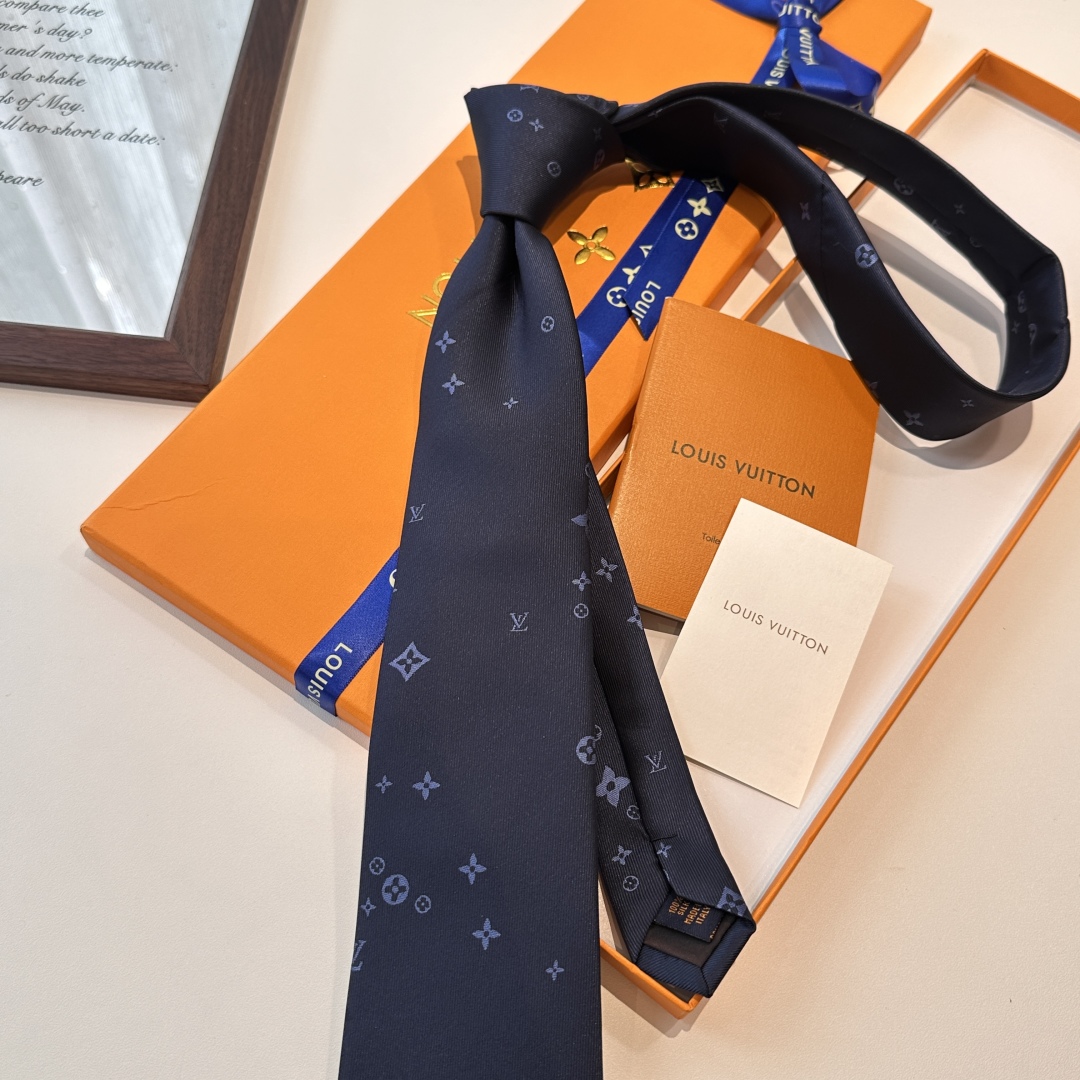 特价特 路易威登经典领带👔男士必备单品超时尚！高端品质 版型面料都达到品牌标准，，难得的好款，不挑人，上