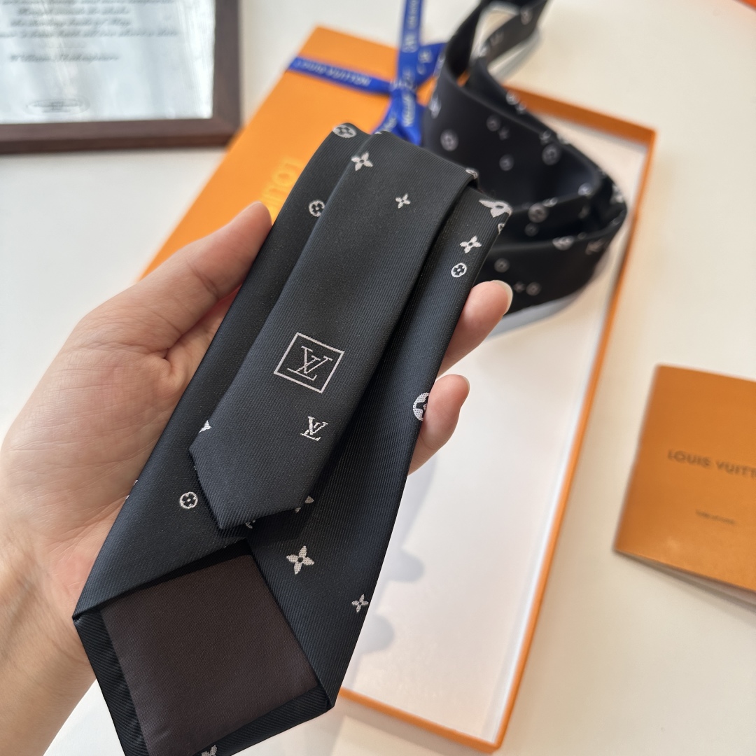 特价特 路易威登经典领带👔男士必备单品超时尚！高端品质 版型面料都达到品牌标准，，难得的好款，不挑人，上