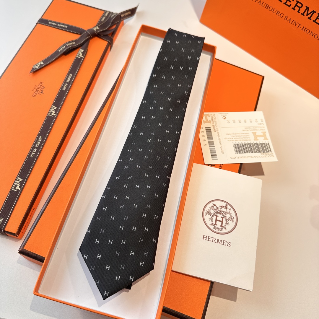 特价特 爱马仕男士新款领带系列👔👔，稀有H家每年都有一千条不同印花的领带面世，从最初的多以几何图案表现骑