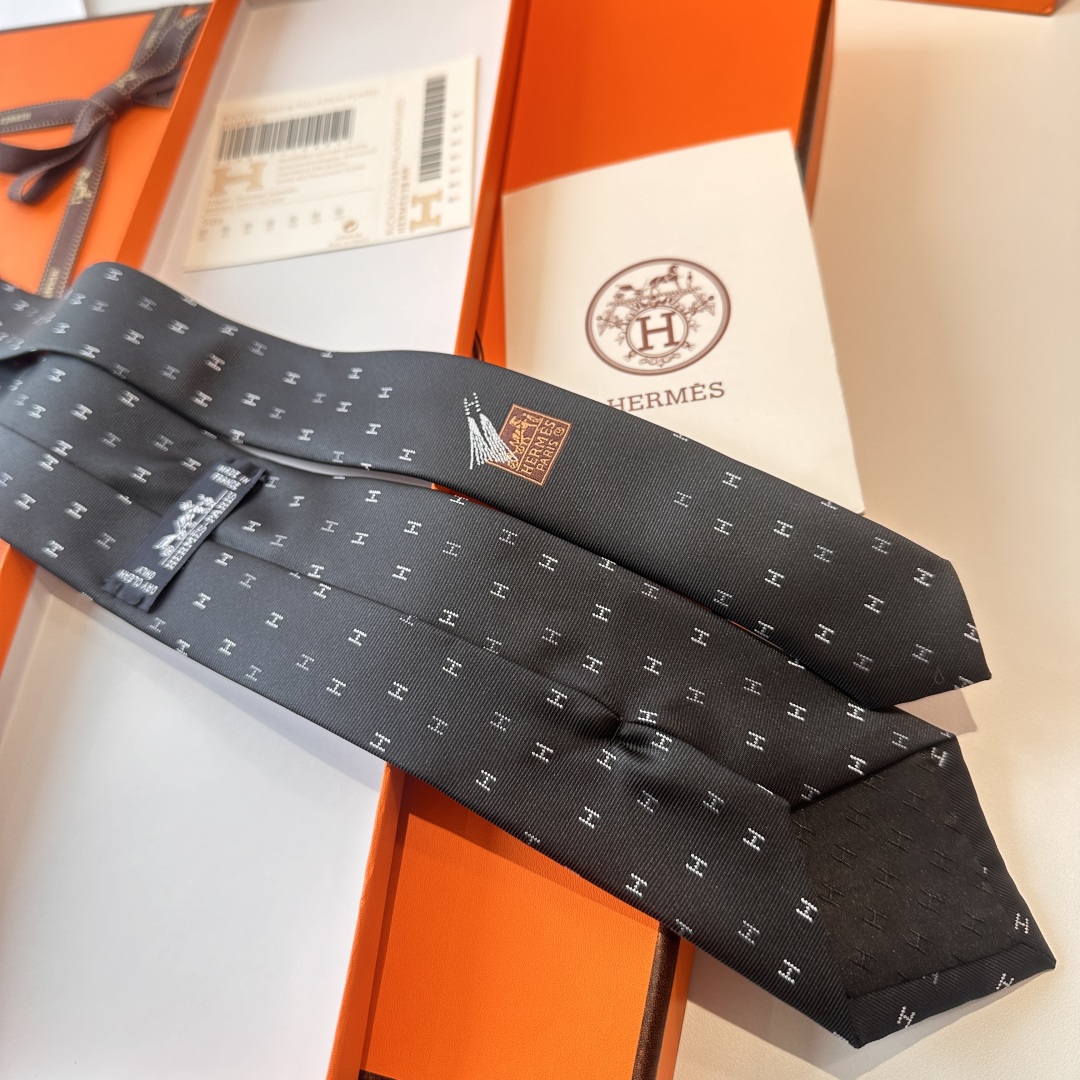 特价特 爱马仕男士新款领带系列👔👔，稀有H家每年都有一千条不同印花的领带面世，从最初的多以几何图案表现骑