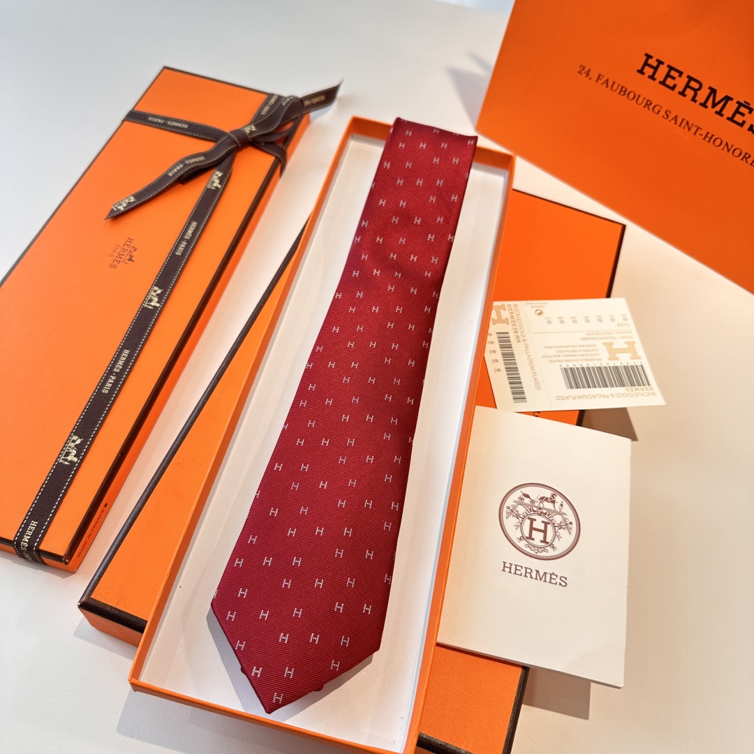 特价特 爱马仕男士新款领带系列👔👔，稀有H家每年都有一千条不同印花的领带面世，从最初的多以几何图案表现骑