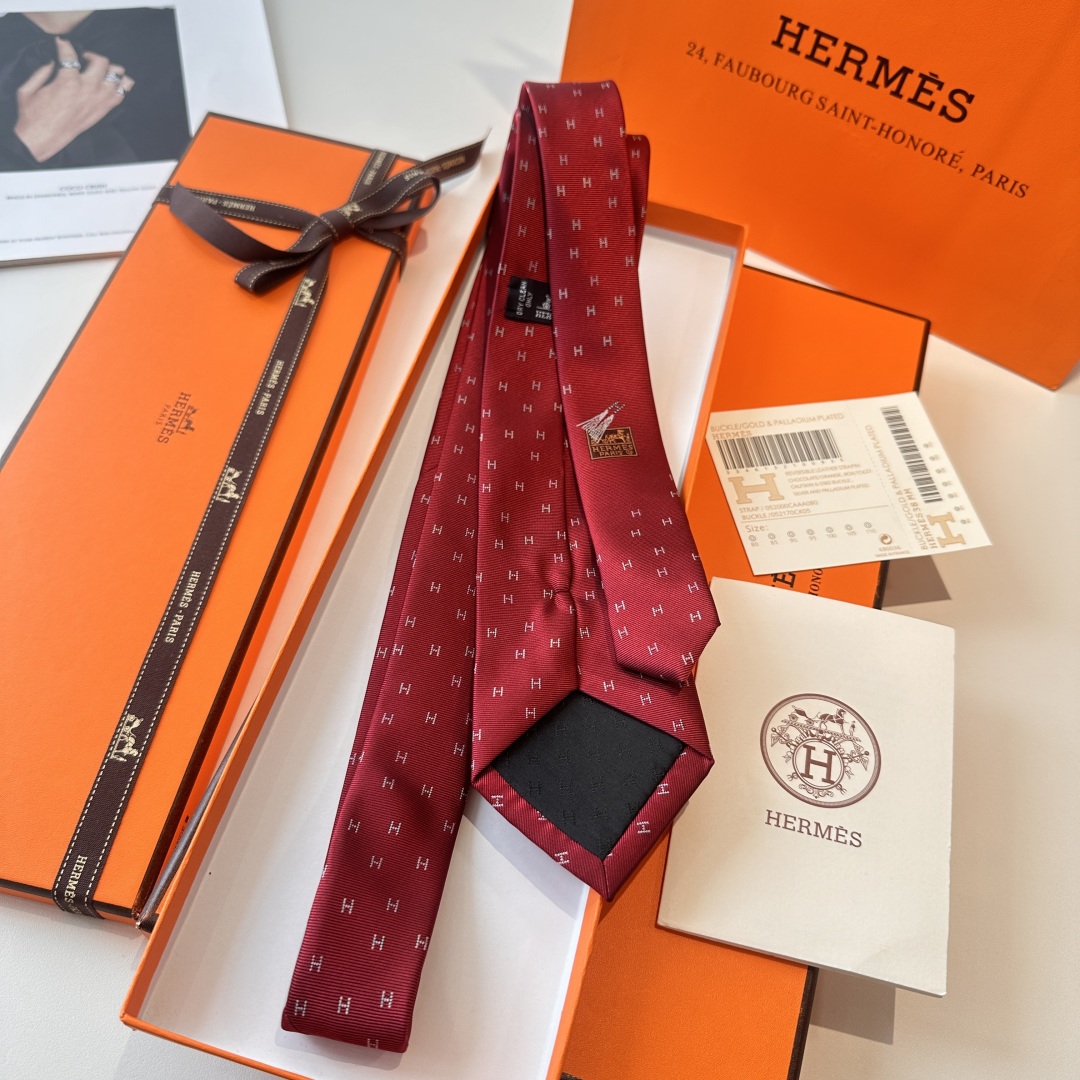 特价特 爱马仕男士新款领带系列👔👔，稀有H家每年都有一千条不同印花的领带面世，从最初的多以几何图案表现骑