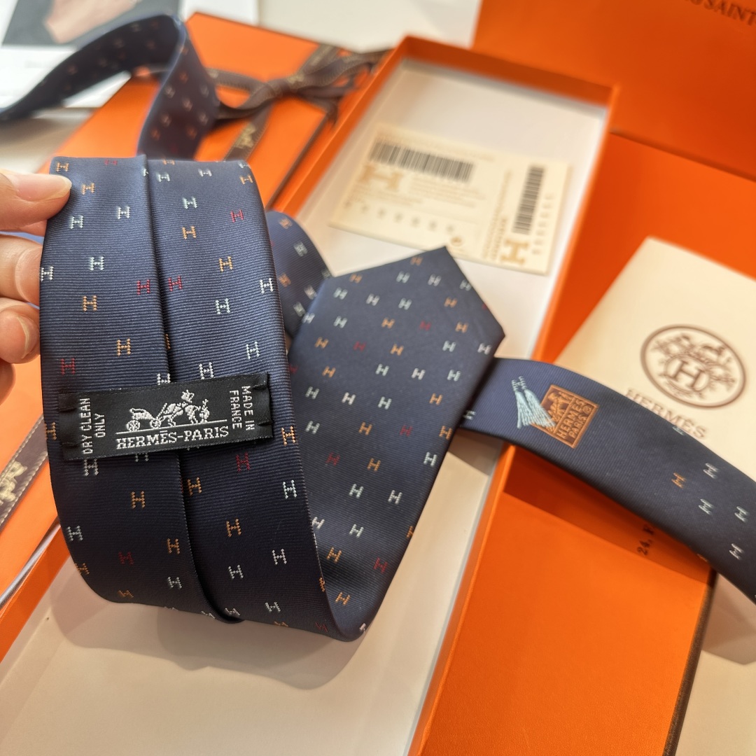 特价特 爱马仕男士新款领带系列👔👔，稀有H家每年都有一千条不同印花的领带面世，从最初的多以几何图案表现骑