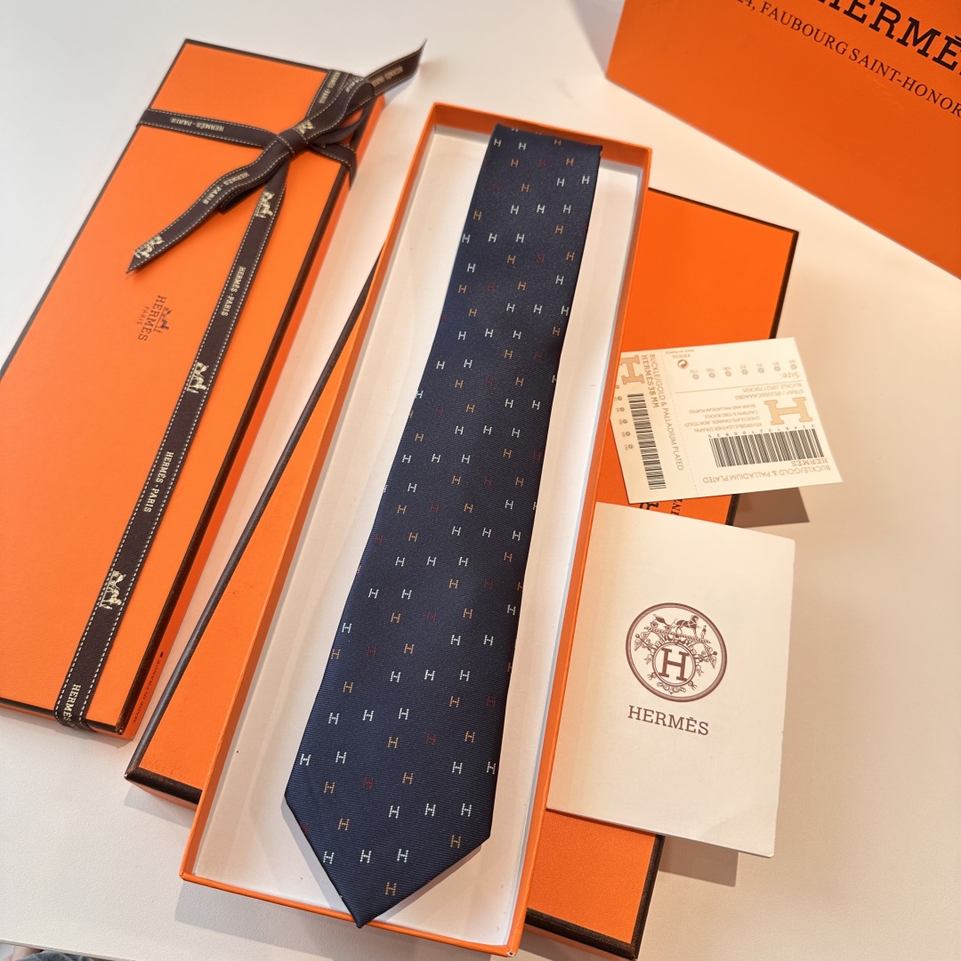 特价特 爱马仕男士新款领带系列👔👔，稀有H家每年都有一千条不同印花的领带面世，从最初的多以几何图案表现骑