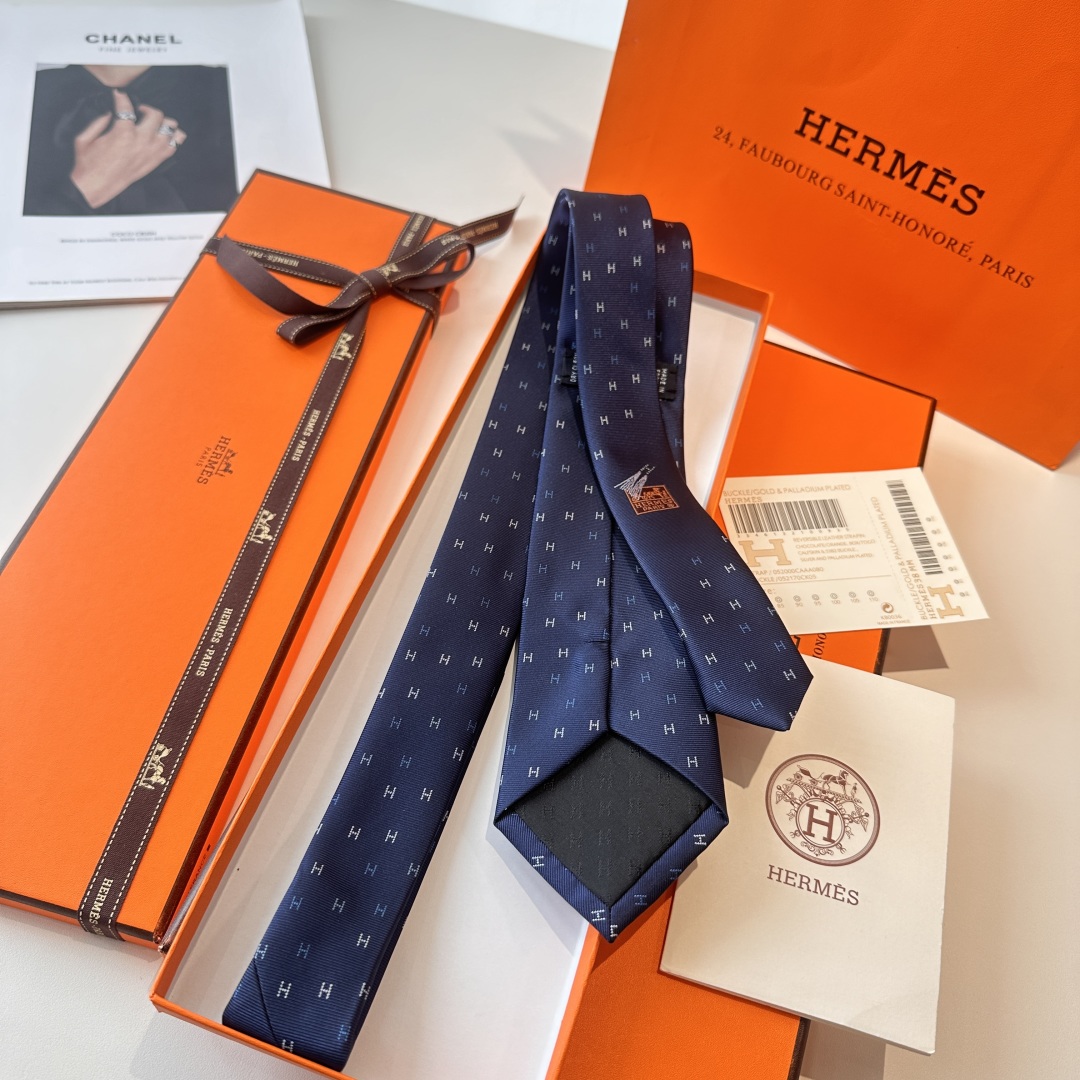 特价特 爱马仕男士新款领带系列👔👔，稀有H家每年都有一千条不同印花的领带面世，从最初的多以几何图案表现骑