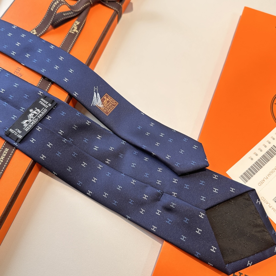 特价特 爱马仕男士新款领带系列👔👔，稀有H家每年都有一千条不同印花的领带面世，从最初的多以几何图案表现骑
