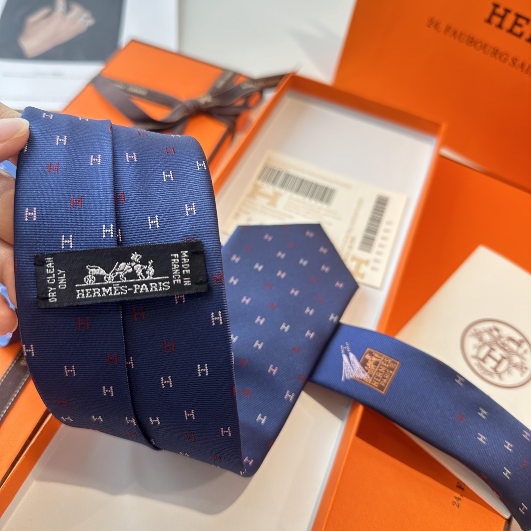 特价特 爱马仕男士新款领带系列👔👔，稀有H家每年都有一千条不同印花的领带面世，从最初的多以几何图案表现骑