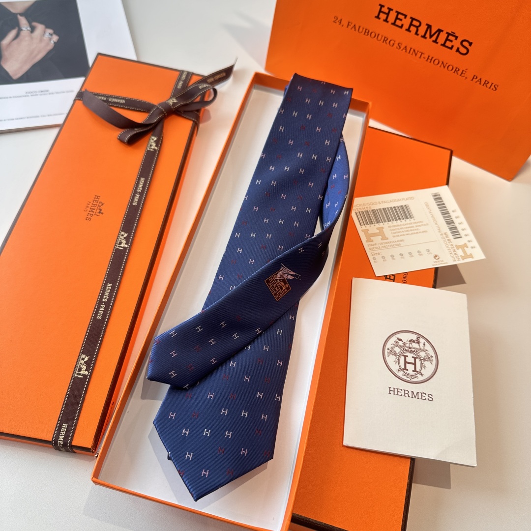 特价特 爱马仕男士新款领带系列👔👔，稀有H家每年都有一千条不同印花的领带面世，从最初的多以几何图案表现骑