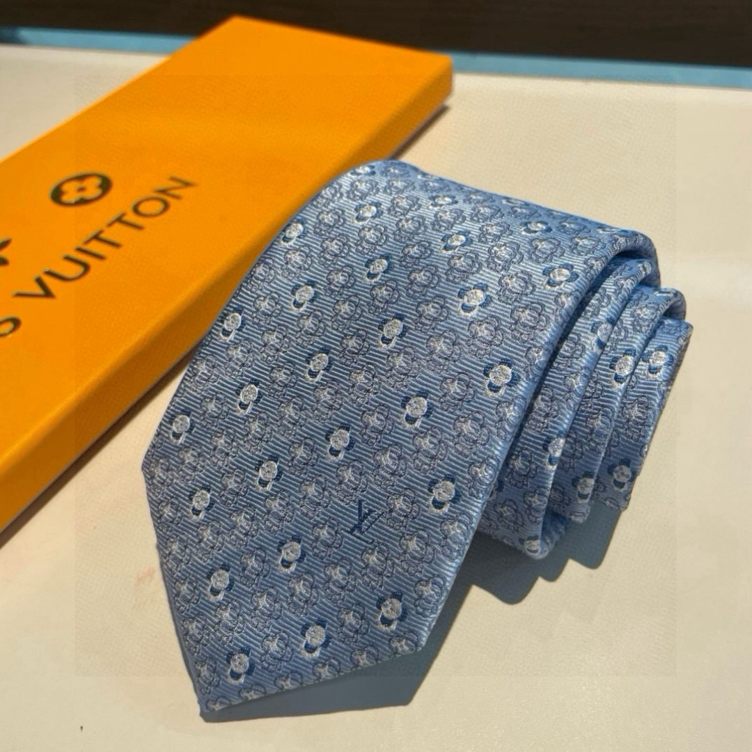 特价👏👏专柜同歩👔👔精致的小Logo提花，低调奢华大气的配色，这款领带将Lv标志性的Damier图案以同