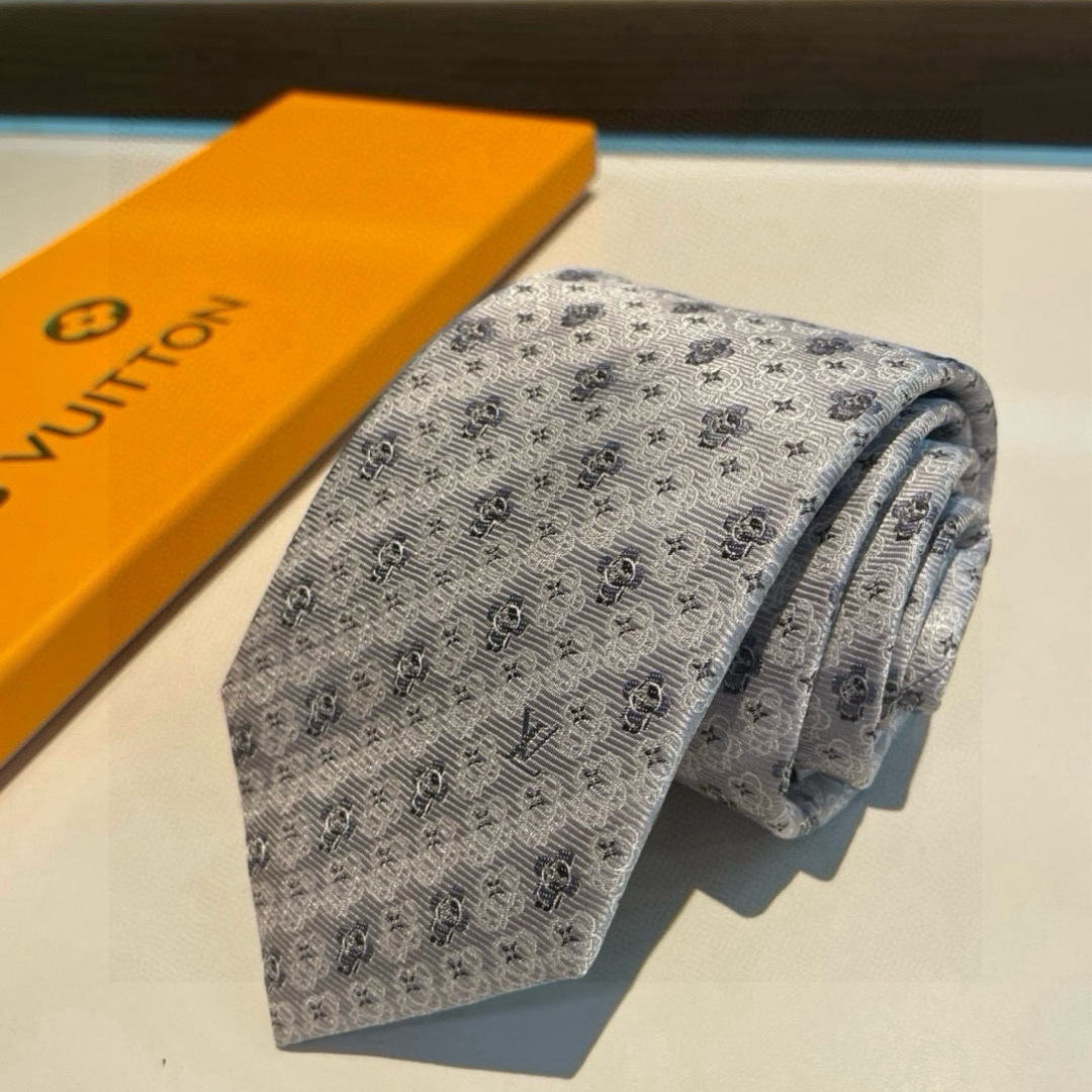 特价👏👏专柜同歩👔👔精致的小Logo提花，低调奢华大气的配色，这款领带将Lv标志性的Damier图案以同