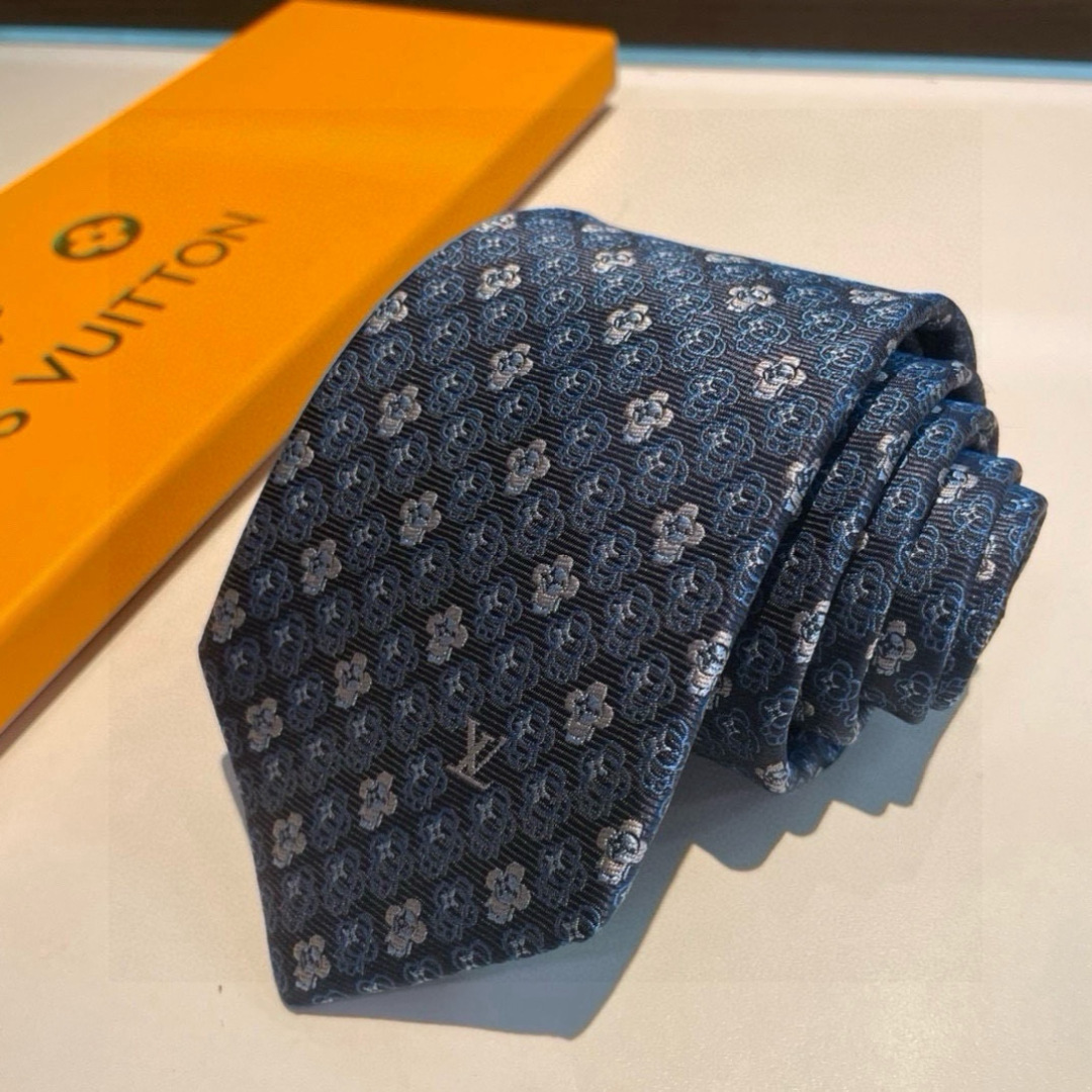 特价👏👏专柜同歩👔👔精致的小Logo提花，低调奢华大气的配色，这款领带将Lv标志性的Damier图案以同