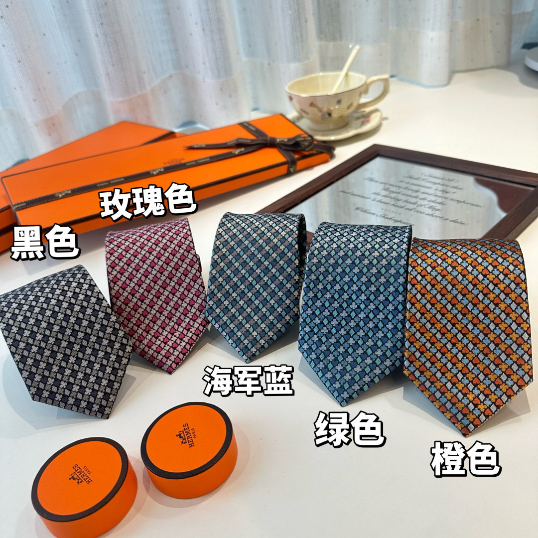 特价特  《纸牌游戏》爱马仕领带是每位男士衣橱中不可或缺的单品，也是一段故事的起源。仅有一条规则：享受佩