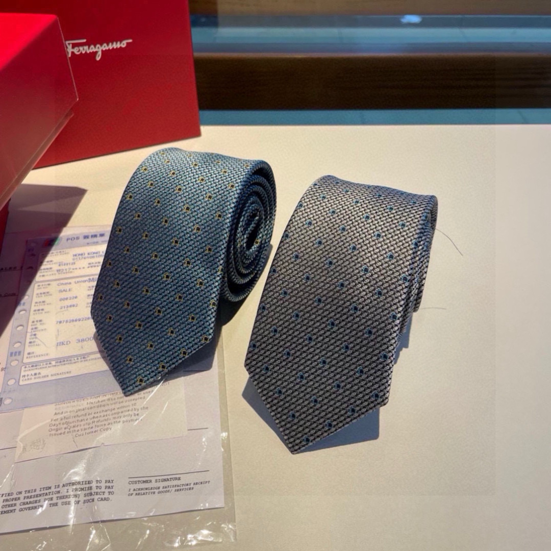 特价特 配包装  菲拉格慕男士新款领带系列👔👔，让男士可以充分展示自己个性。100%顶级斜纹真丝手工定制