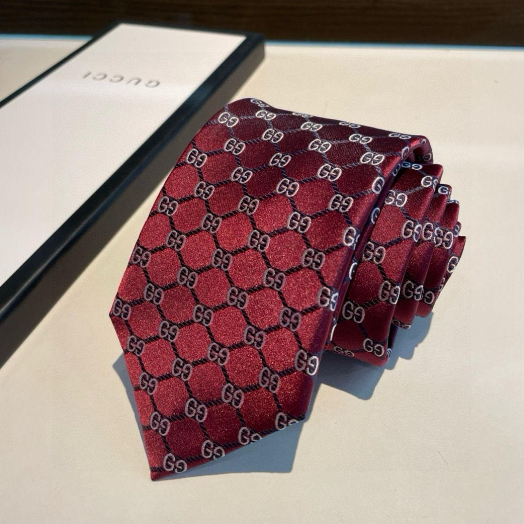 特价 G家专柜新款【GG标识印花领带】男士领带👔👔，稀有采用经典小G LOGO提花展现精湛手工与时尚优雅