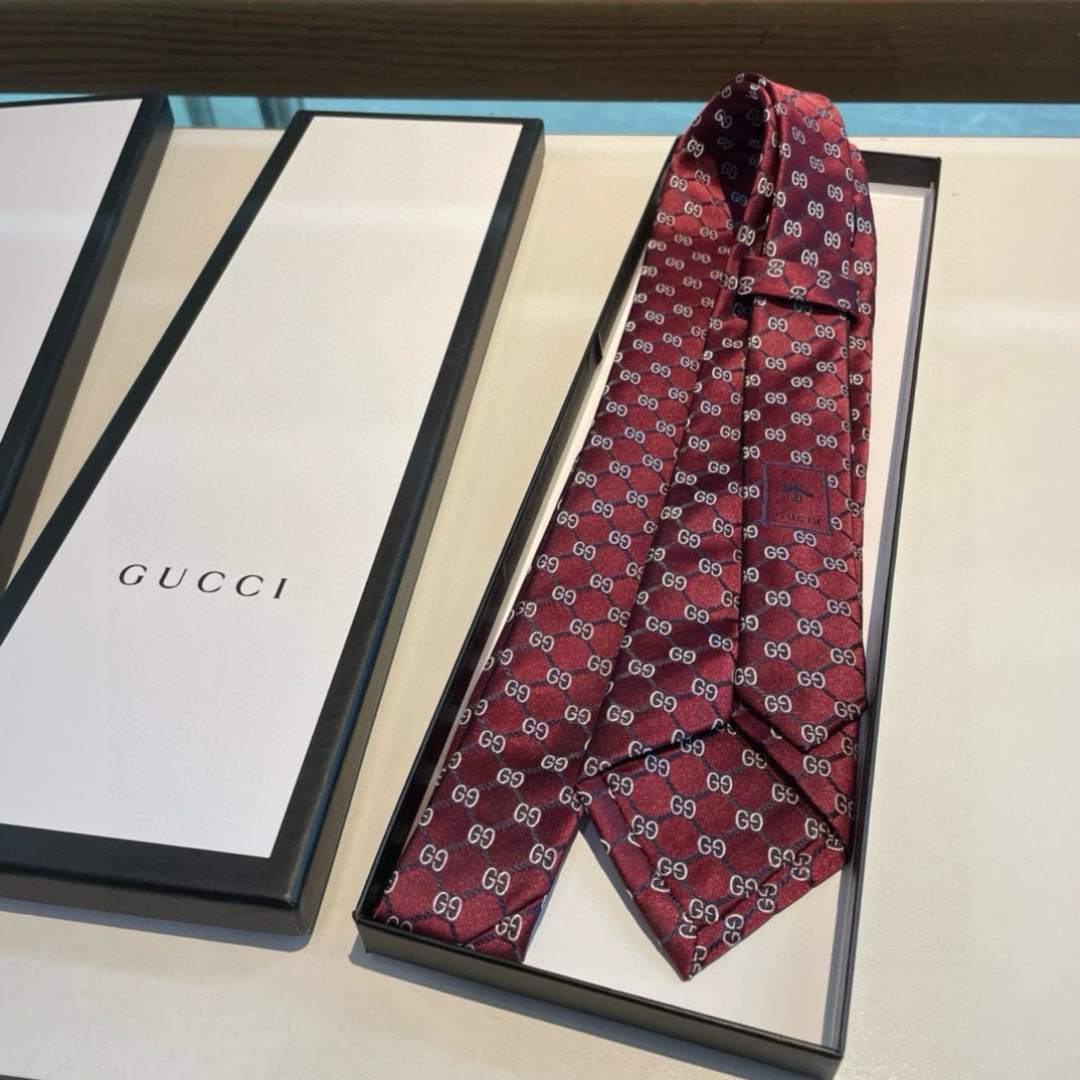 特价 G家专柜新款【GG标识印花领带】男士领带👔👔，稀有采用经典小G LOGO提花展现精湛手工与时尚优雅