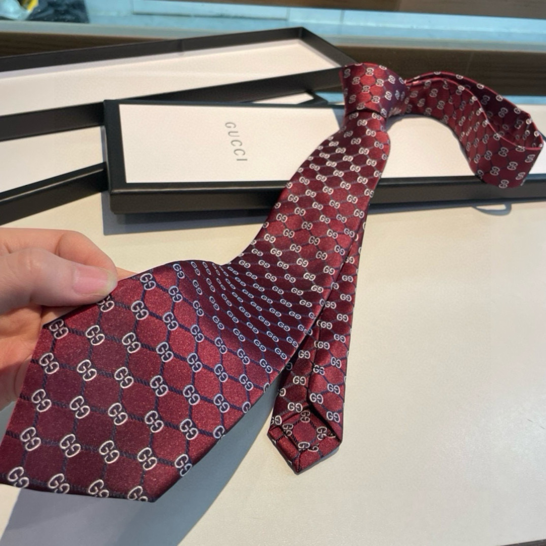 特价 G家专柜新款【GG标识印花领带】男士领带👔👔，稀有采用经典小G LOGO提花展现精湛手工与时尚优雅