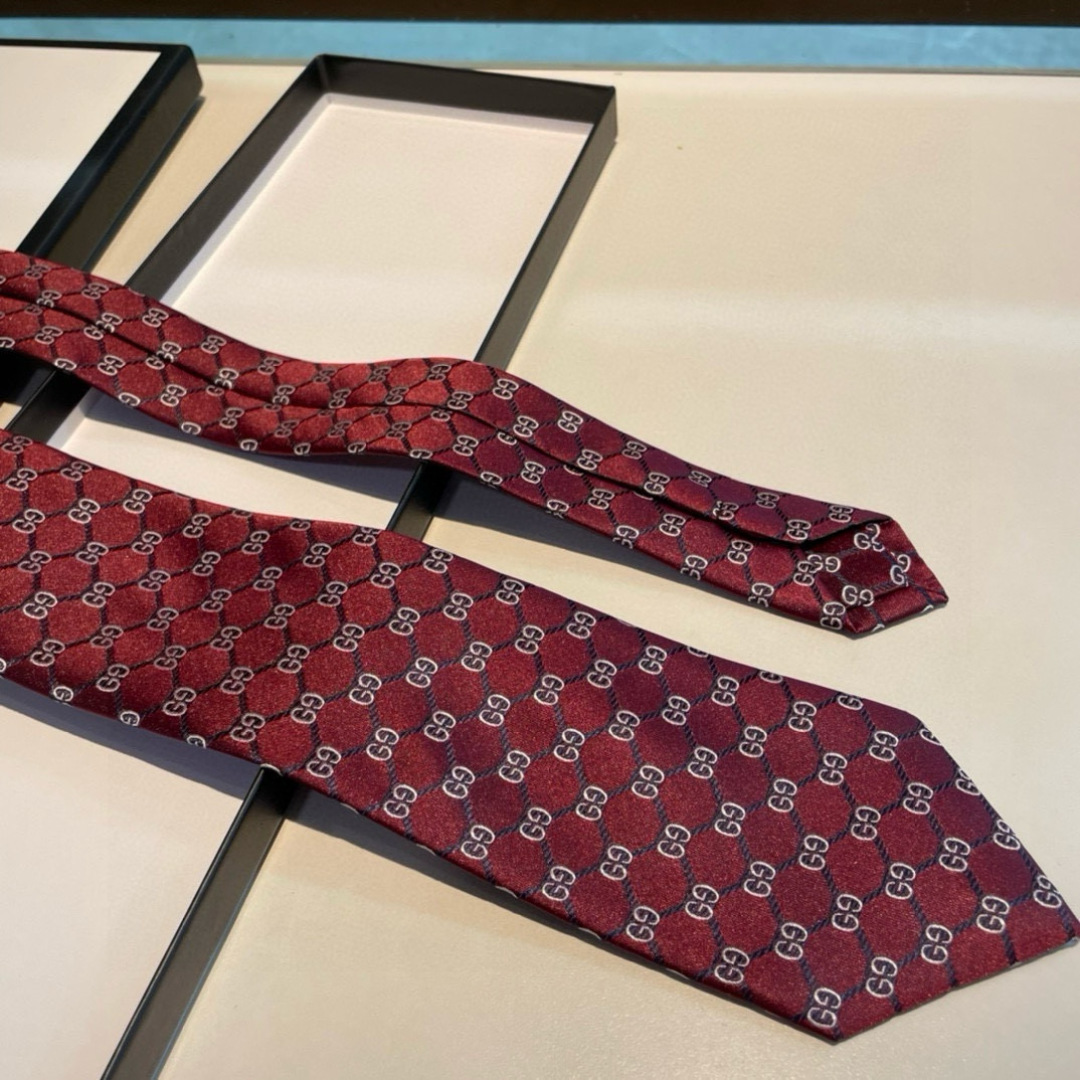 特价 G家专柜新款【GG标识印花领带】男士领带👔👔，稀有采用经典小G LOGO提花展现精湛手工与时尚优雅