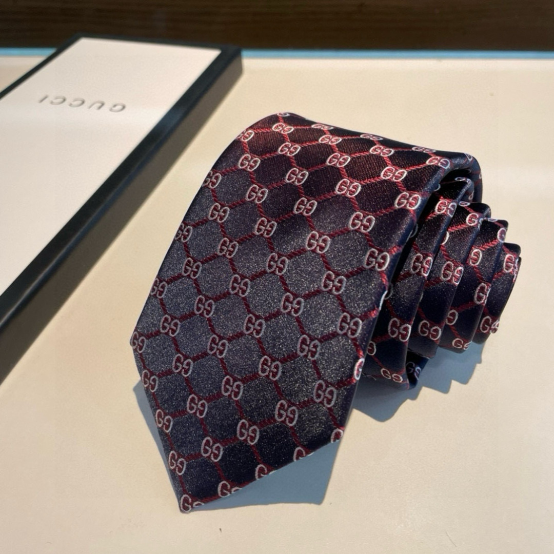 特价 G家专柜新款【GG标识印花领带】男士领带👔👔，稀有采用经典小G LOGO提花展现精湛手工与时尚优雅