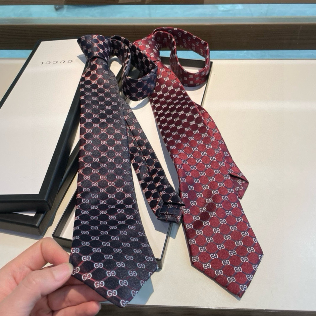 特价 G家专柜新款【GG标识印花领带】男士领带👔👔，稀有采用经典小G LOGO提花展现精湛手工与时尚优雅