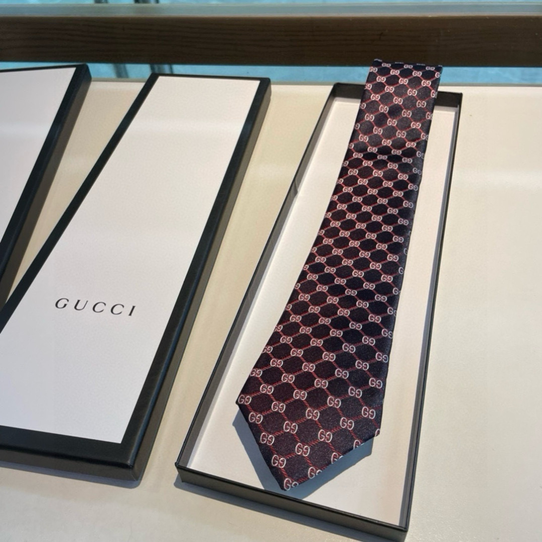 特价 G家专柜新款【GG标识印花领带】男士领带👔👔，稀有采用经典小G LOGO提花展现精湛手工与时尚优雅