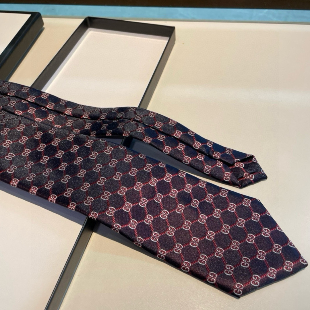 特价 G家专柜新款【GG标识印花领带】男士领带👔👔，稀有采用经典小G LOGO提花展现精湛手工与时尚优雅